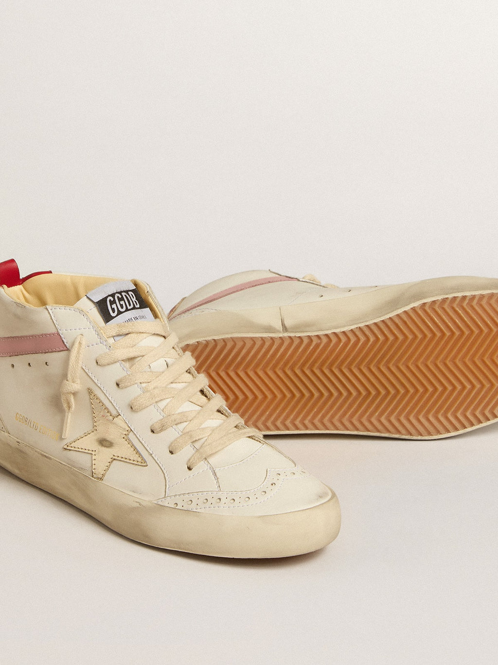 Bio-based Mid Star LTD with gold leather star and pink flash